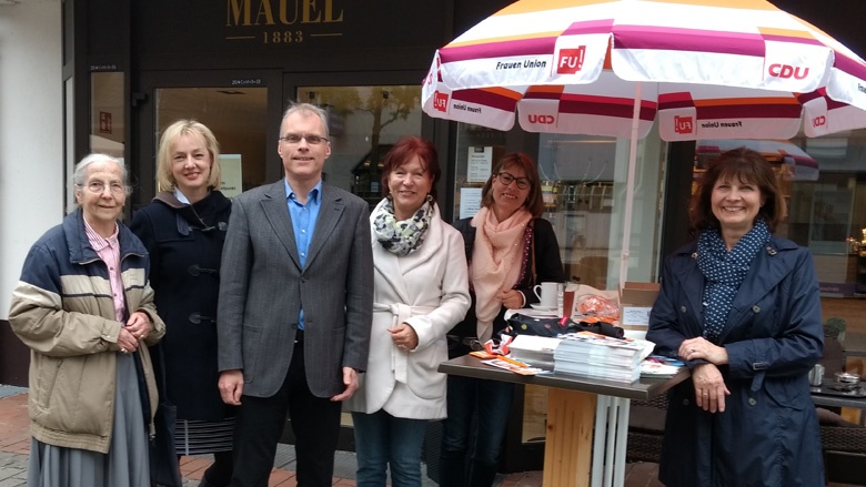 Die Frauen-Union hatte zum Gespräch mit Oliver Krauß eingeladen. Von links: Erika Meyer zu Drewer, Ariane Stech, Anne Viehmann, Christiane Schmitz und Vorsitzende Sabrina Gutsche.