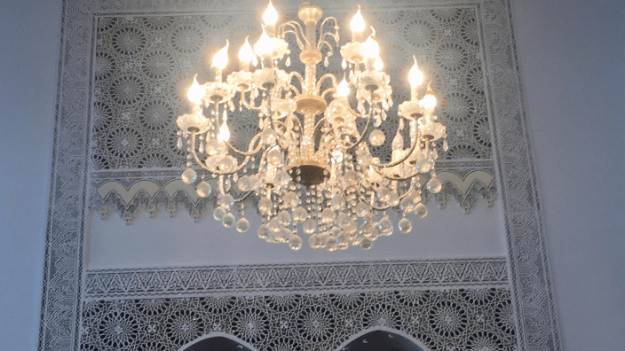 Kronleuchter in der Moschee